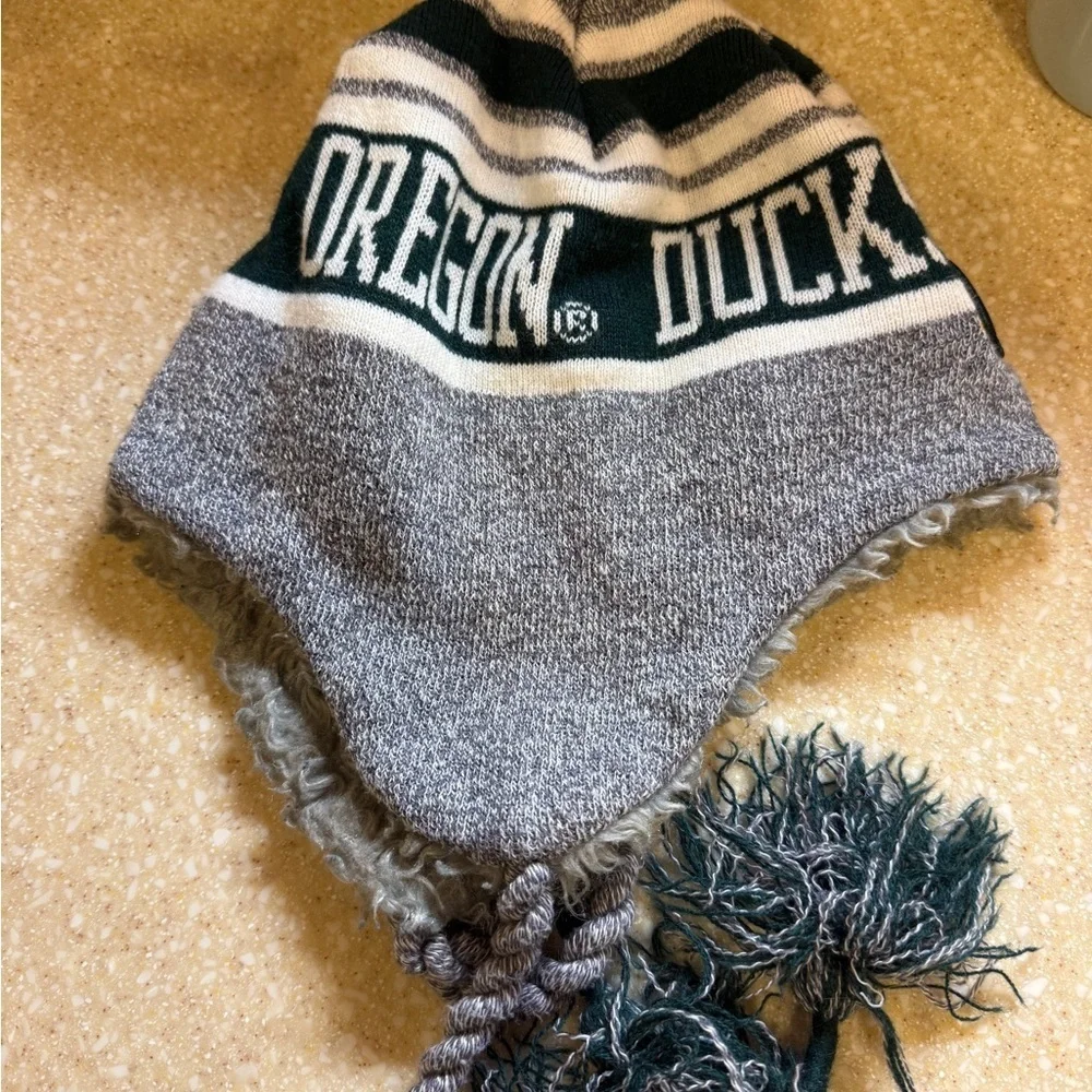 OREGON DUCKS UofO Green and Gray Knitted Winter Hat with Pop Pom